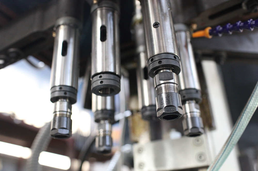 多頭鉆床都用哪些鉆桿，來(lái)幫助鉆頭實(shí)現(xiàn)鉆孔功能